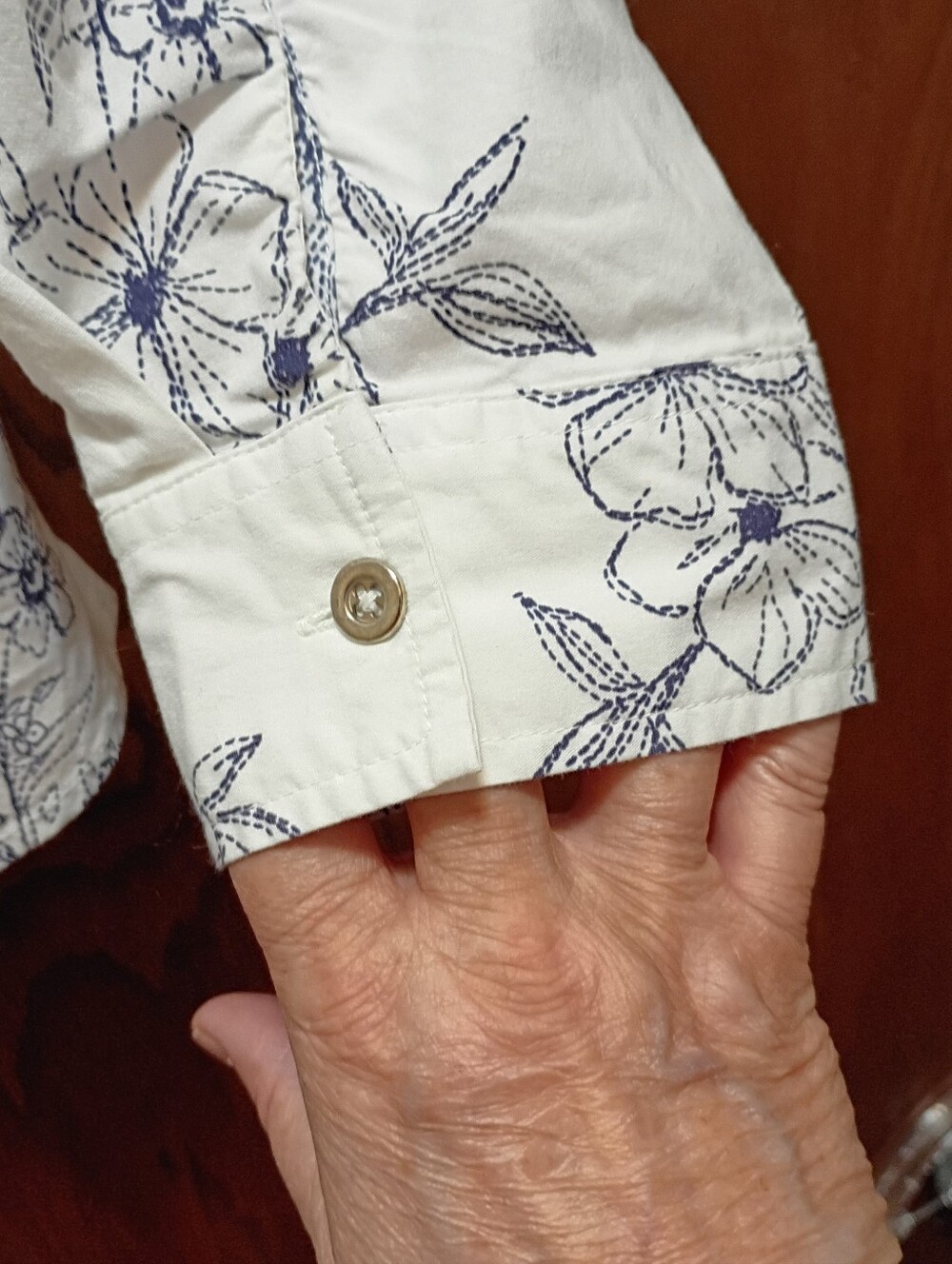 Canyon Retreat Light White / Navy Floral Button-Down Shirt - Contemporary Casual - Picture 5 of 6